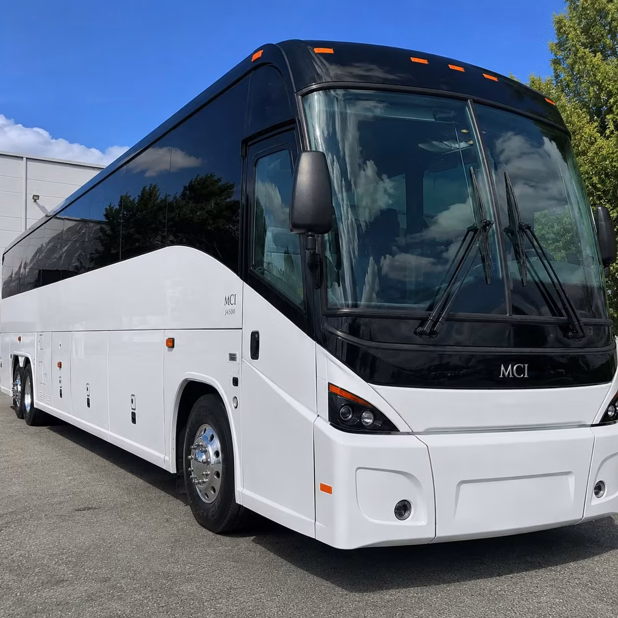 sacramento airport shuttle bus rentals for corporate groups and business travelers